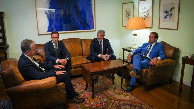 Blindarse de las penalizaciones ambientales al transporte unen a Canarias y Madeira