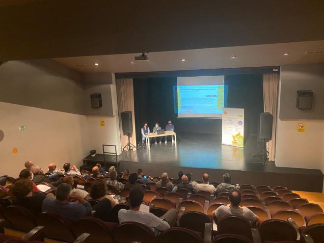 Medio centenar de personas asisten a la reunión ciudadana sobre Comunidad Energética Local 'El Rosario Solar'