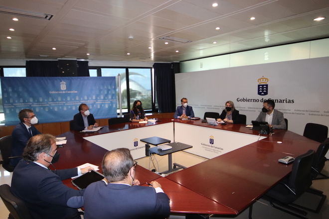 El Gobierno canario gestiona con las entidades bancarias el adelanto de las ayudas al sector ganadero