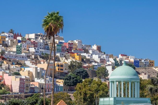 El risco de San Juan, entre los barrios de colores más bonitos de España