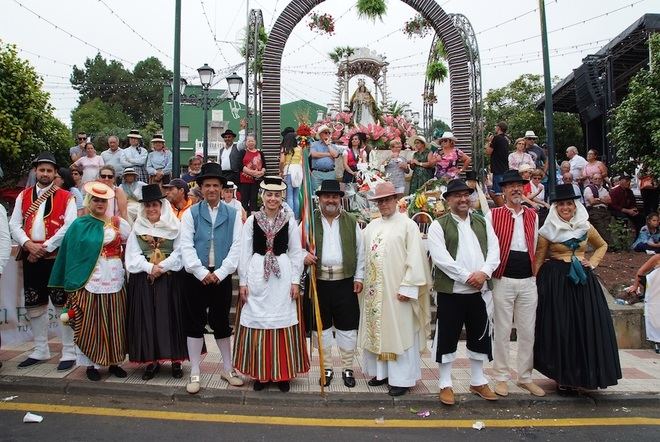 La XLV Romería de La Esperanza llena las calles de la Villa de miles de romeros
