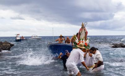 Los Abrigos celebró su romería barquera en honor a San Blasito