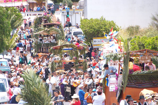 El Paseo Romero de Llano del Moro, fiestas de la Exaltación de la Santa Cruz y el Santo Hermano Pedro