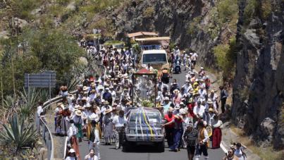 Miles de aroneros arropan a la imagen de la Virgen de Fátima en la tradicional Romería de Valle San Lorenzo
