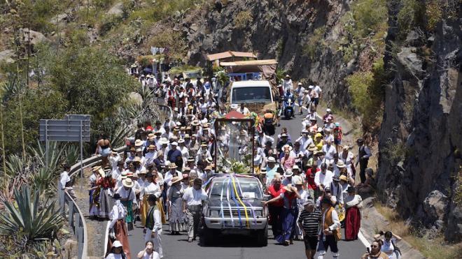 Miles de aroneros arropan a la imagen de la Virgen de Fátima en la tradicional Romería de Valle San Lorenzo