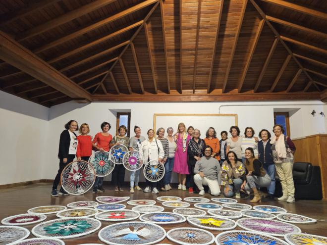 Haría reconoce la labor de las vecinas que han colaborado en la elaboración de la decoración de Navidad