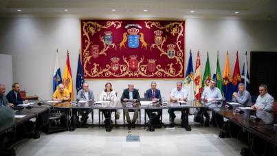 Clavijo se compromete con el sector primario a defender sus reivindicaciones ante Europa