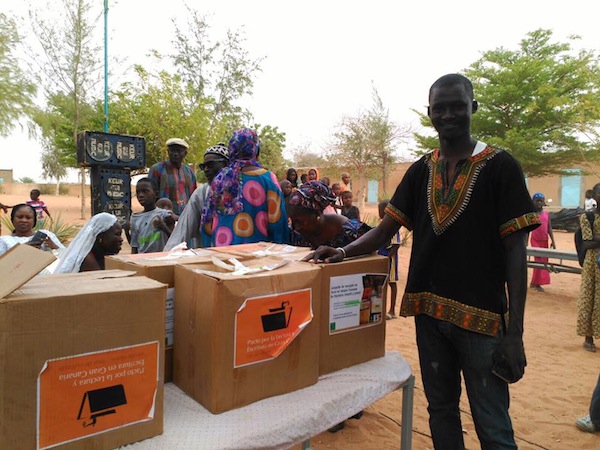 Puente Humano que comunica aulas de Senegal con centros de Gran Canaria