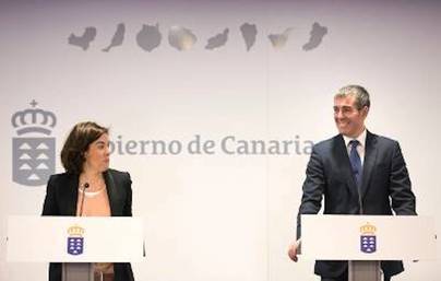 Clavijo y Sáenz de Santamaría cierran el acuerdo del REF