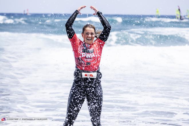 Lina Erpenstein impone su ley en la primera jornada de la Tenerife Windsurf World Cup