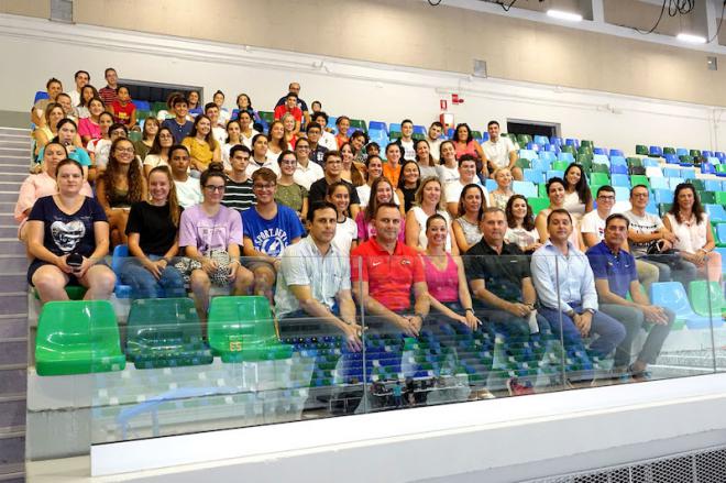 El alcalde da la bienvenida a los voluntarios de la Copa del Mundo de Baloncesto