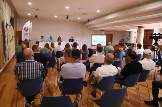 La presidenta presenta el Plan de Sostenibilidad Turística 2021 a los ayuntamientos y empresarios de la isla