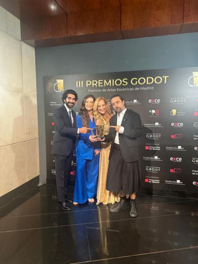 Timaginas Teatro recibe el Premio Godot del público