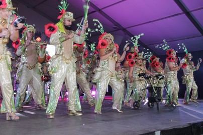 Yaiseros y Timanfeiros abren la veda del jolgorio más vistoso y carnavalero