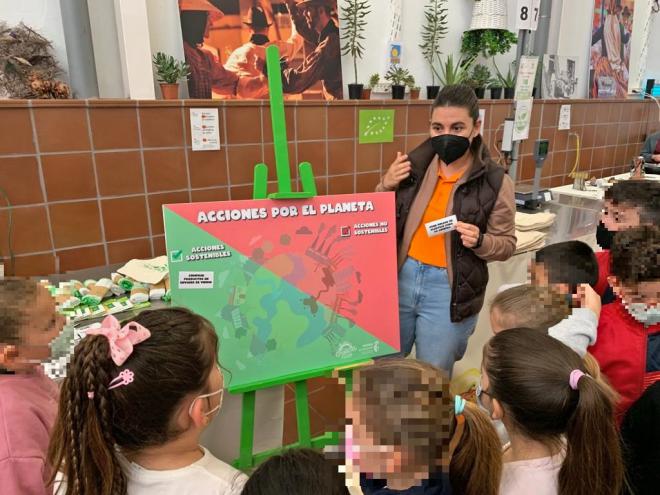 Arona dinamiza el Mercado del Agricultor con la campaña educativa ‘Tu compra sin plásticos’ para reducir los residuos
