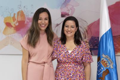 Jessica de León recibe el traspaso de competencias de Yaiza Castilla