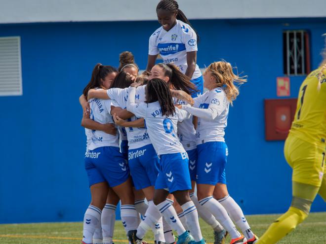 El Costa Adeje Tenerife se da un festín de goles