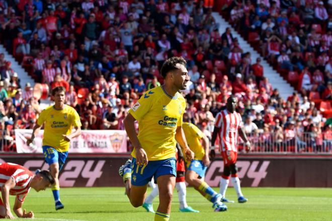 Las Palmas conquista tres puntos de oro en Almería