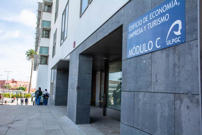 Las mujeres en los consejos de administración evitan la fuga de efectivo de las empresas, según un estudio de la ULPGC