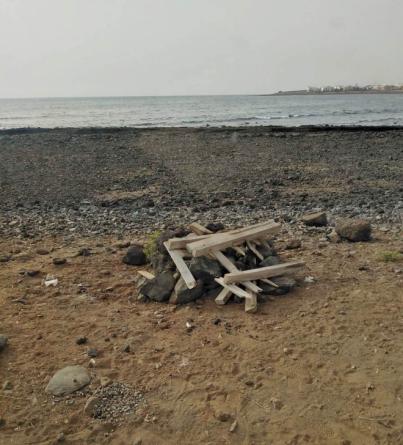 El Ayuntamiento condena el vandalismo provocado ante la quema intencionada de un playa-palet
