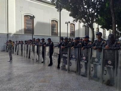 La oposición venezolana denuncia la "toma militar" de la Asamblea Nacional