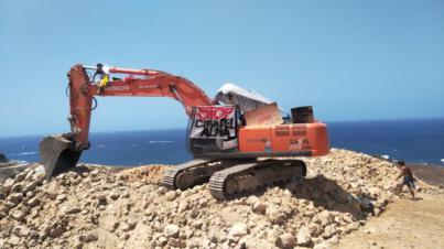 «No nos bajaremos hasta que paren»: activistas medioambientales se suben a las grúas de «Cuna del Alma»