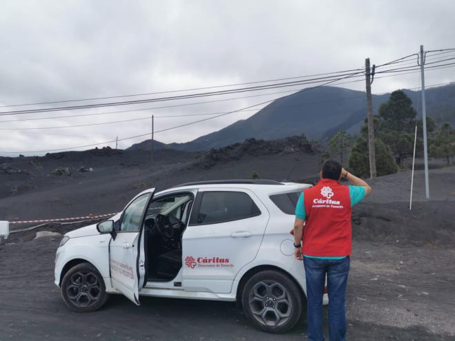 Cáritas Diocesana de Tenerife sigue apoyando a más de 3.000 personas damnificadas del volcán de “Tajogaite”