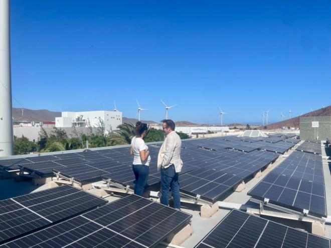 El Cabildo estrena dos plantas fotovoltaicas en el Polígono Industrial de Arinaga