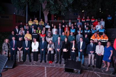 Santa Úrsula homenajea a los efectivos y entidades que participaron en el incendio forestal