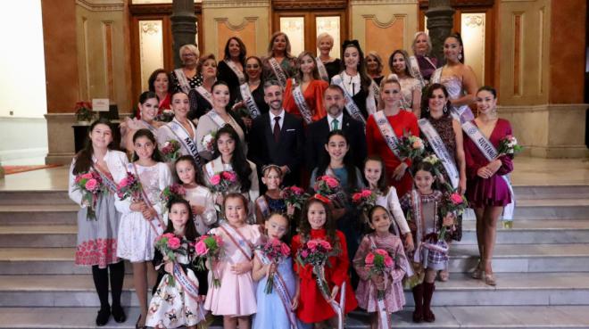 El Ayuntamiento acoge la recepción de las candidatas a reinas del Carnaval 2024