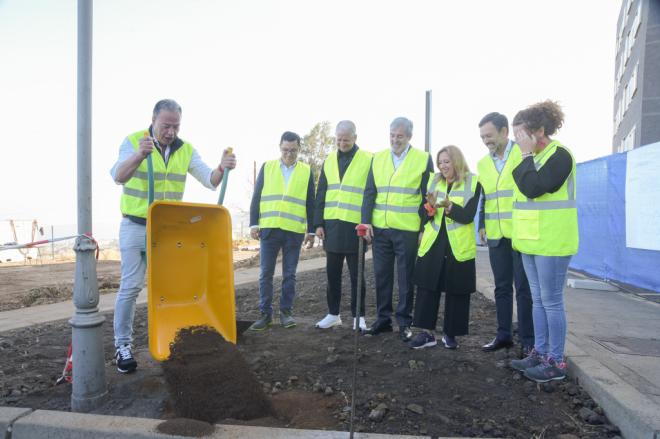 El Gobierno pone la primera piedra para la construcción de 65 viviendas públicas