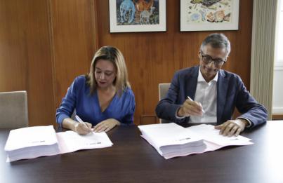 Corujo rubrica la adjudicación del nuevo Parque Eólico San Bartolomé