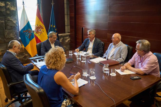 Hacienda intensifica las medidas tributarias de apoyo a los afectados por la erupción