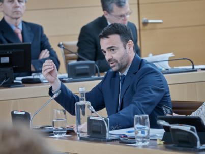 Afonso afea a Rosa Dávila vivir “en una burbuja”