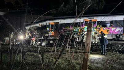Un muerto y 37 heridos tras el descarrilamiento de un tren de Rodalies en Barcelona