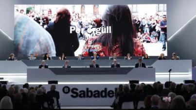 Los accionistas del Sabadell aprueban vender TSB al Santander
