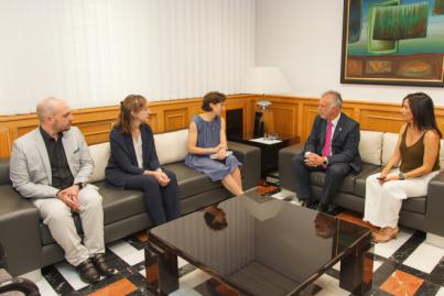 El presidente de Canarias recibe a la representante de Acnur en España