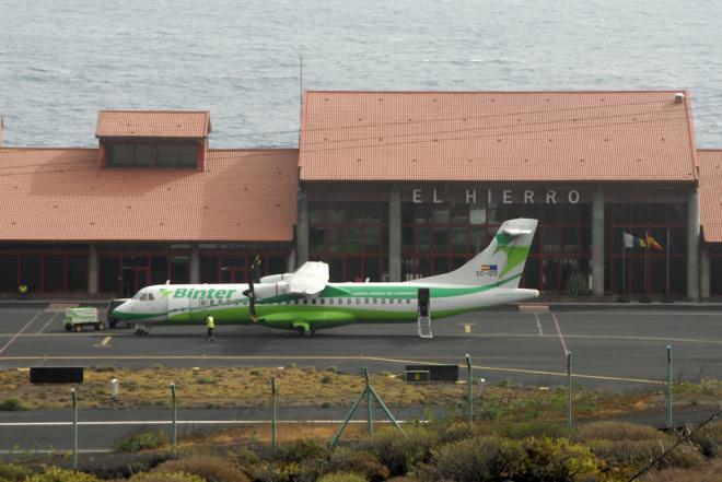 El Hierro continúa sin retomar las conexiones aéreas