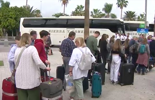 Colapso en el control de pasaportes del aeropuerto Tenerife Sur