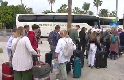 Colapso en el control de pasaportes del aeropuerto Tenerife Sur