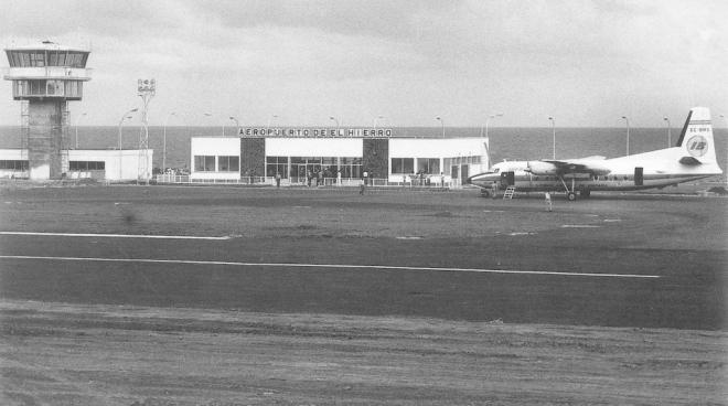 El Aeropuerto de El Hierro celebra su 50o aniversario