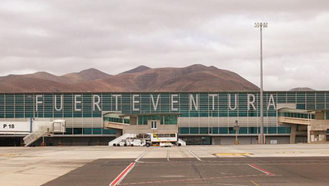 El Cabildo aplaude el anuncio de ampliación del horario del aeropuerto de Fuerteventura