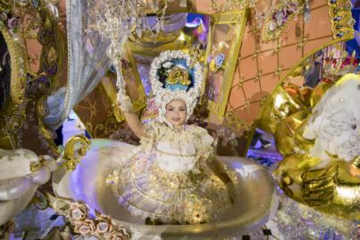 Ainhoa Zurita Ortega sube al Trono Infantil del Carnaval