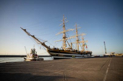 Santa Cruz da la bienvenida a la tripulación del buque “Amerigo Vespucci”