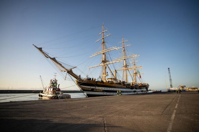 Santa Cruz da la bienvenida a la tripulación del buque “Amerigo Vespucci”