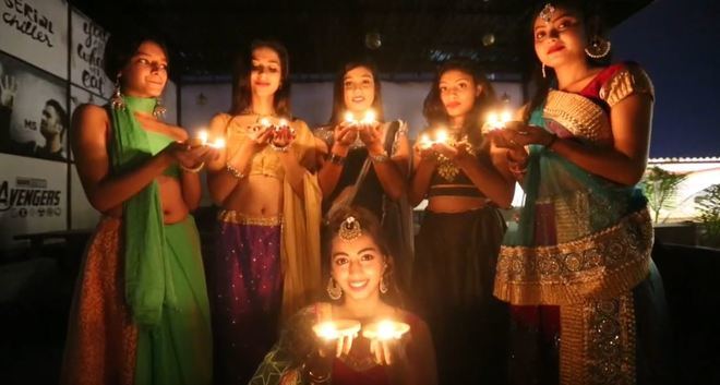 La India busca celebrar el primer año nuevo hindú libre de humos