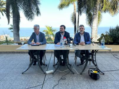 Más de un millón de euros en facturas sin procedimiento