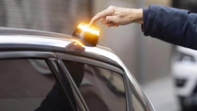 La DGT aplaza las multas a conductores que no lleven la baliza V-16