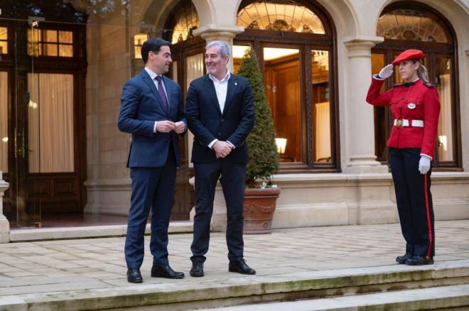 Canarias y Euskadi proponen distribución de menores migrantes
