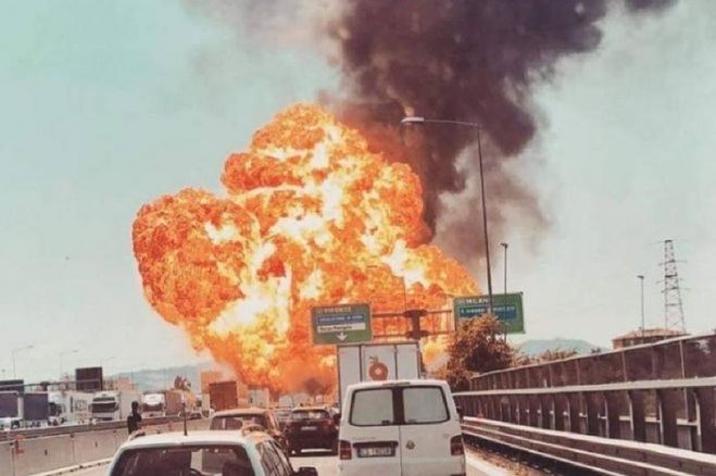 Dos muertos y 60 heridos por un accidente cerca del aeropuerto de Bolonia